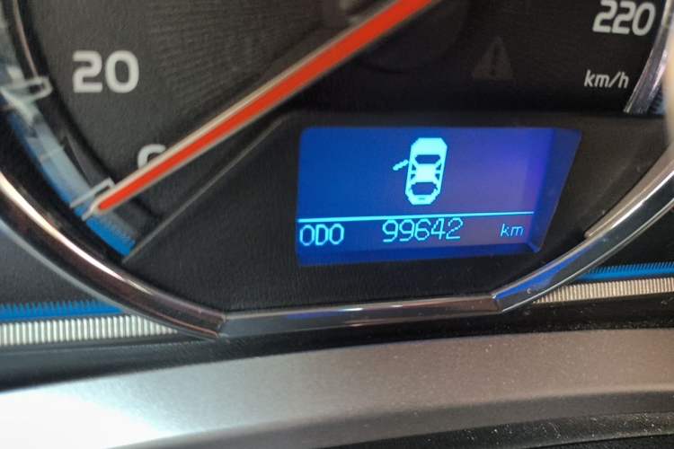 Used Toyota RAV4 2015 2.0L CVT Four-Wheel Drive New Edition Odometer Close Up