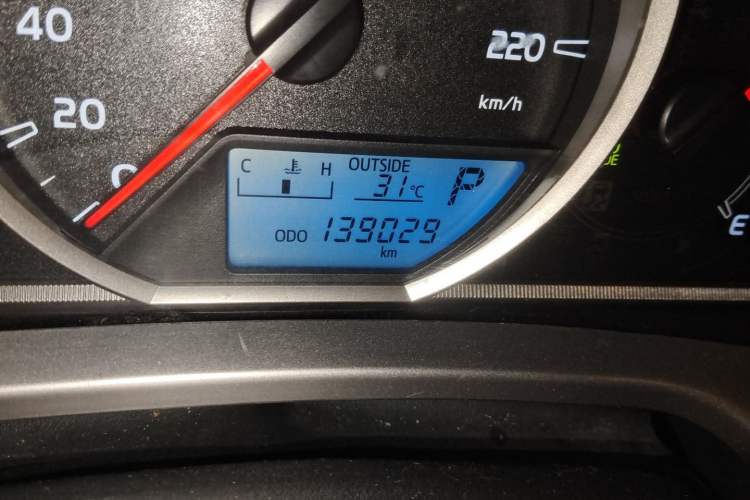 Used Toyota RAV4 2015 2.5L Automatic 4x4 Elite Edition Odometer Close Up