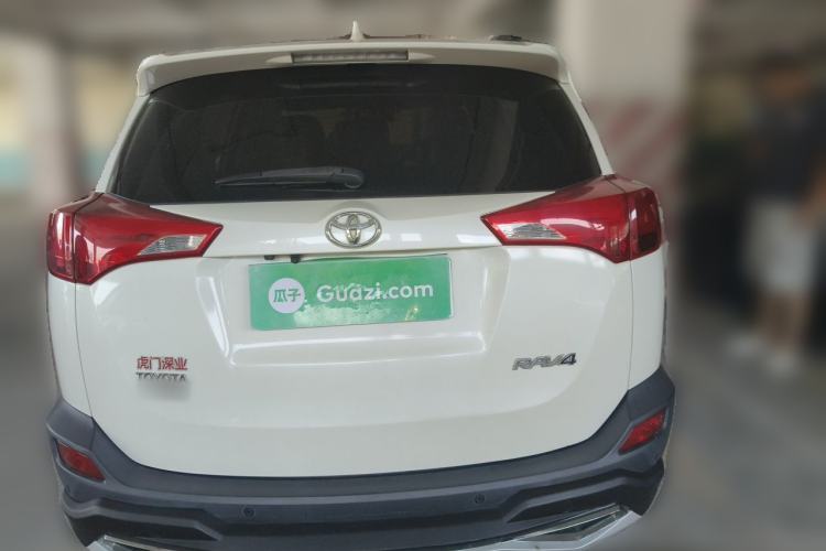 Used Toyota RAV4 2015 2.0L CVT Two-Wheel Drive Fashion Edition Rear