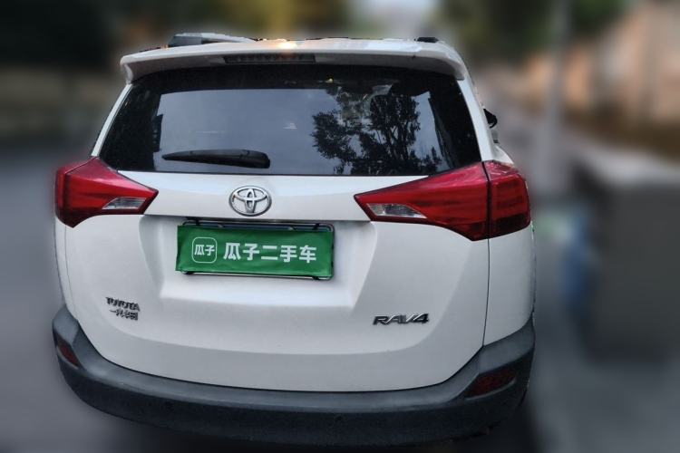 Used Toyota RAV4 2015 2.0L CVT Two-Wheel Drive Fashion Edition Rear