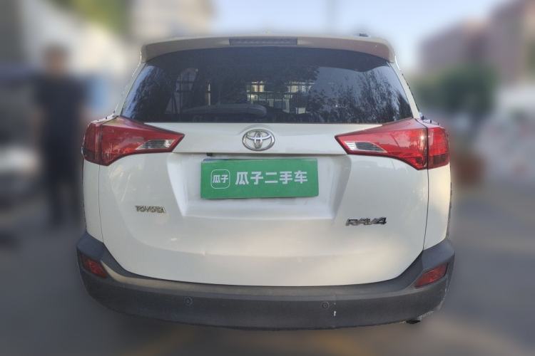 Used Toyota RAV4 2015 2.0L CVT Two-Wheel Drive Fashion Edition Rear