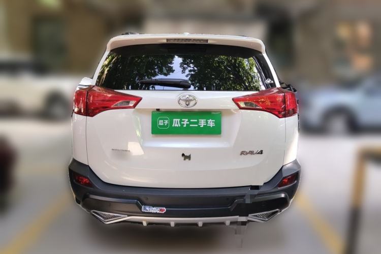 Used Toyota RAV4 2015 2.0L CVT Two-Wheel Drive Fashion Edition Rear