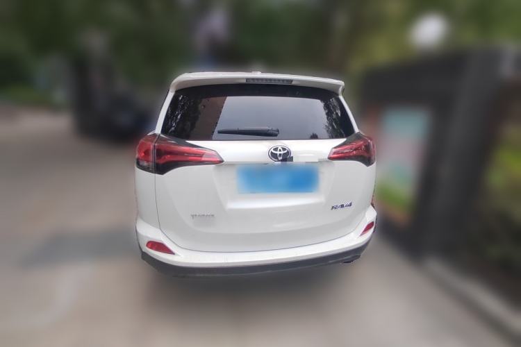 Used Toyota RAV4 2015 2.0L CVT Two-Wheel Drive Fashion Edition Rear