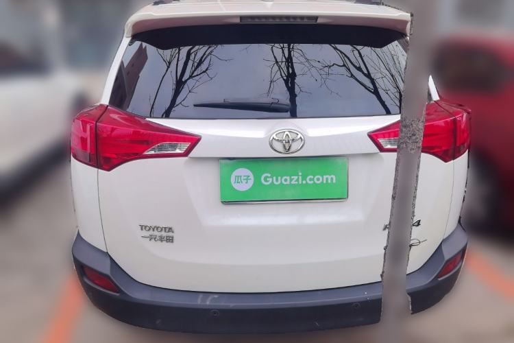 Used Toyota RAV4 2015 2.0L CVT Two-Wheel Drive Fashion Edition Rear