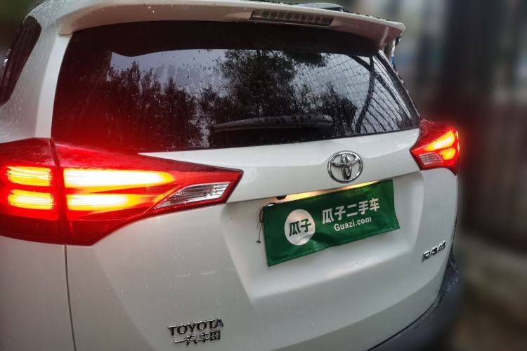 Used Toyota RAV4 2015 2.0L CVT Two-Wheel Drive Fashion Edition Rear