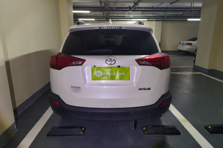 Used Toyota RAV4 2015 2.0L CVT Two-Wheel Drive Fashion Edition Rear
