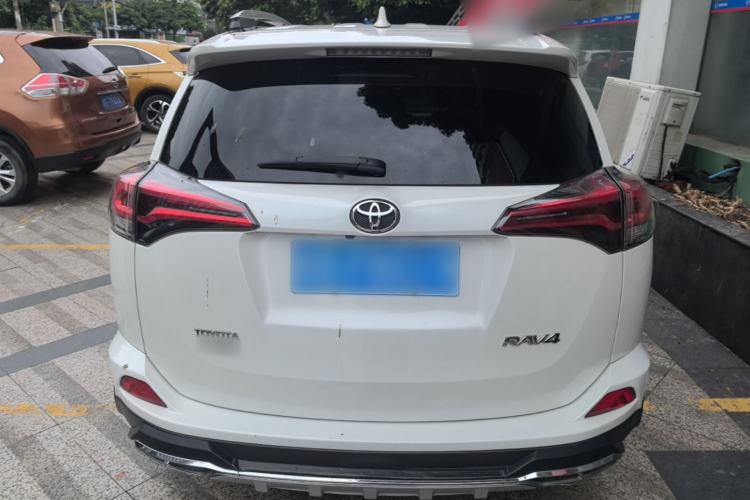 Used Toyota RAV4 2015 2.0L CVT Two-Wheel Drive Fashion Edition Rear