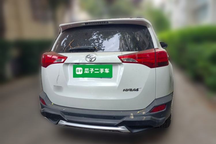 Used Toyota RAV4 2015 2.0L CVT Two-Wheel Drive Fashion Edition Rear