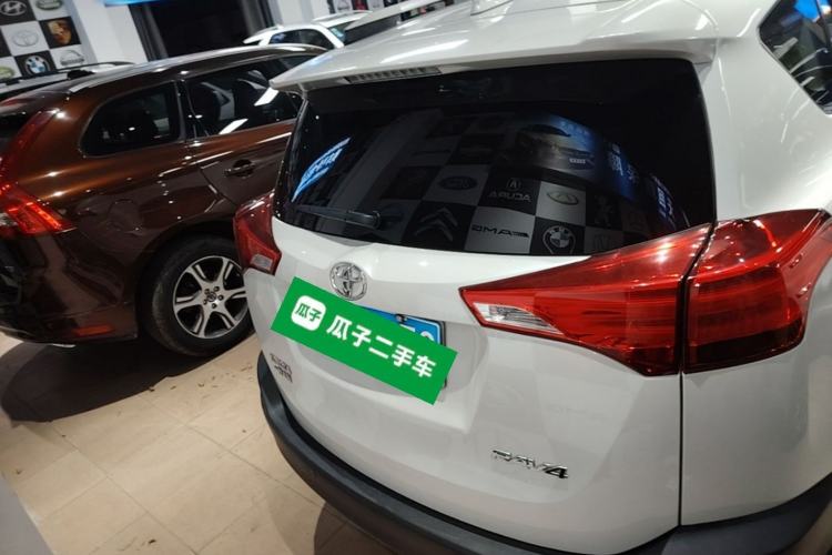 Used Toyota RAV4 2015 2.0L CVT Two-Wheel Drive Fashion Edition Rear