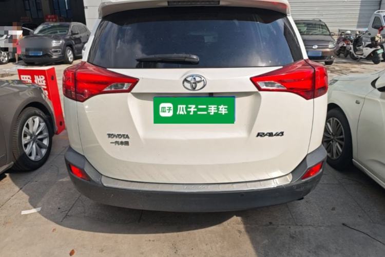 Used Toyota RAV4 2015 2.0L CVT Two-Wheel Drive Fashion Edition Rear