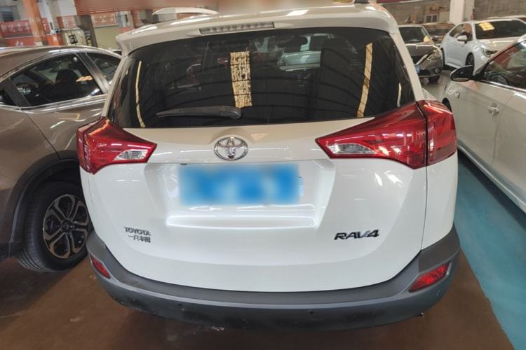 Used Toyota RAV4 2015 2.0L CVT Two-Wheel Drive Fashion Edition Rear