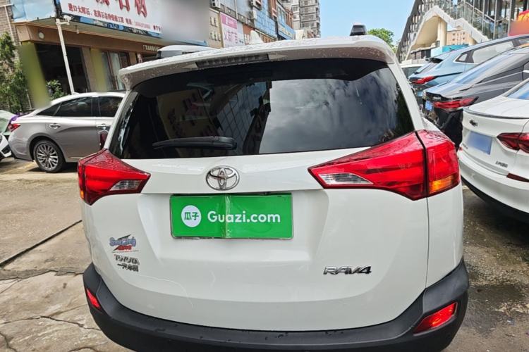 Used Toyota RAV4 2015 2.0L CVT Two-Wheel Drive Fashion Edition Rear