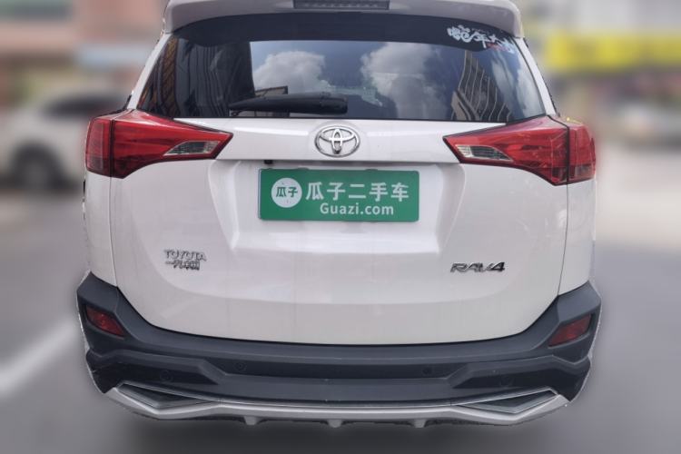 Used Toyota RAV4 2015 2.0L CVT Two-Wheel Drive Fashion Edition Rear