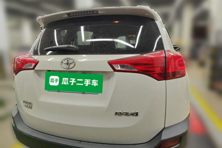 Used Toyota RAV4 2015 2.0L CVT Two-Wheel Drive Fashion Edition Rear