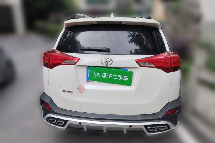 Used Toyota RAV4 2015 2.0L CVT Two-Wheel Drive Fashion Edition Rear