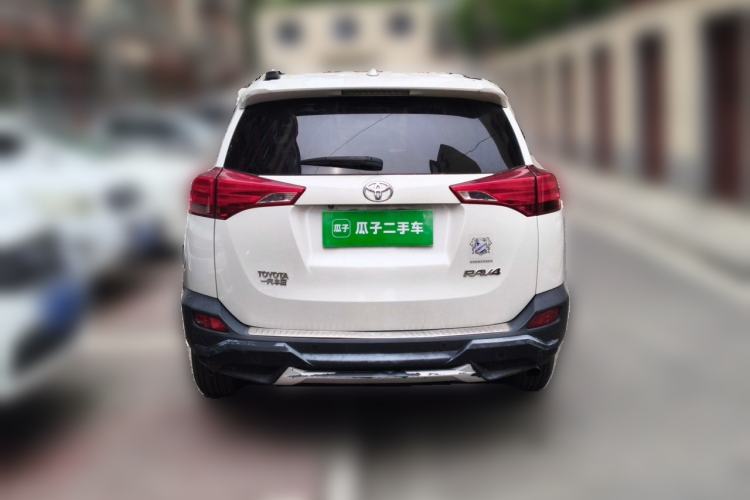Used Toyota RAV4 2015 2.0L CVT Two-Wheel Drive Fashion Edition Rear