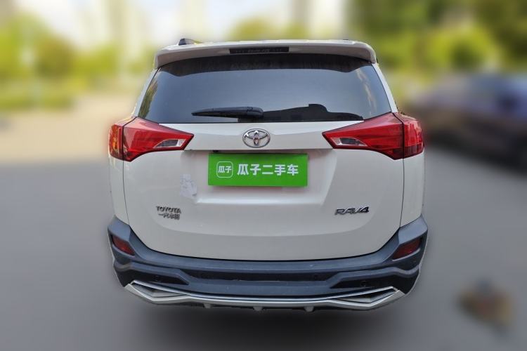 Used Toyota RAV4 2015 2.0L CVT Two-Wheel Drive Fashion Edition Rear