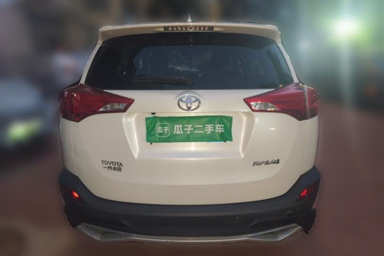 Used Toyota RAV4 2015 2.0L CVT Two-Wheel Drive Fashion Edition Rear