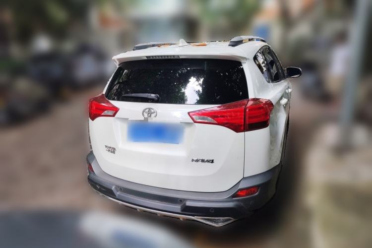 Used Toyota RAV4 2015 2.0L CVT Two-Wheel Drive Fashion Edition Rear