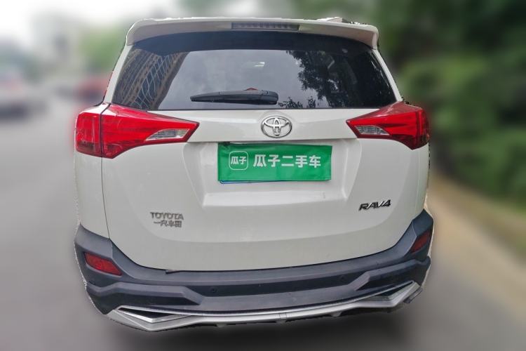 Used Toyota RAV4 2015 2.0L CVT Two-Wheel Drive Fashion Edition Rear