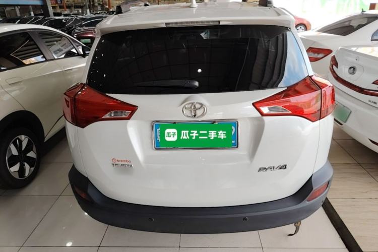 Used Toyota RAV4 2015 2.0L CVT Two-Wheel Drive Fashion Edition Rear