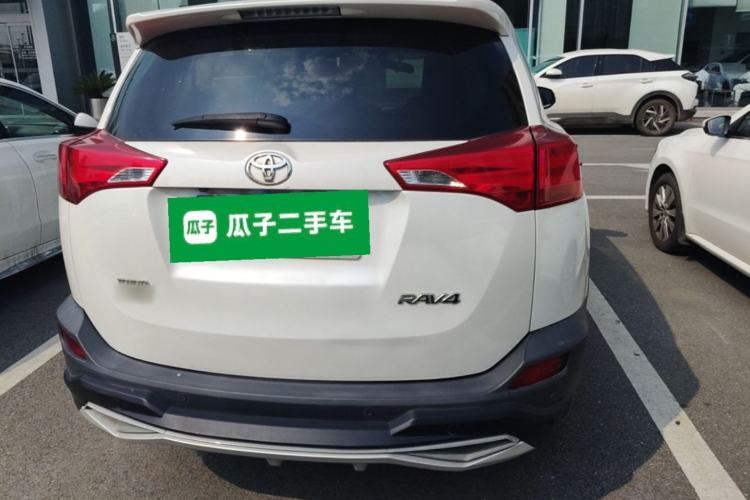 Used Toyota RAV4 2015 2.0L CVT Two-Wheel Drive Fashion Edition Rear
