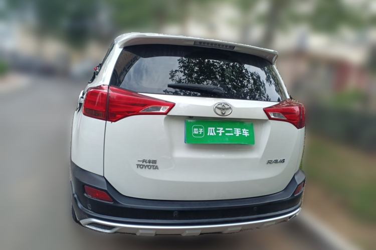 Used Toyota RAV4 2015 2.0L CVT Two-Wheel Drive Fashion Edition Rear