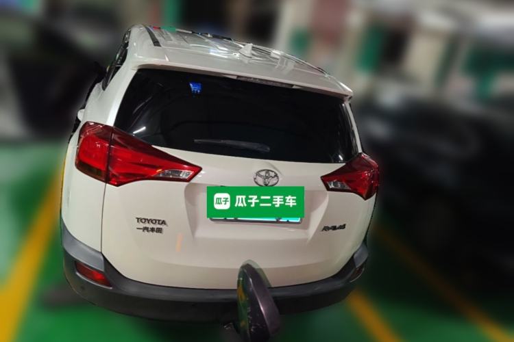 Used Toyota RAV4 2015 2.0L CVT Two-Wheel Drive Fashion Edition Rear