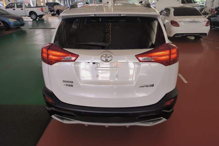 Used Toyota RAV4 2015 2.0L CVT Two-Wheel Drive Fashion Edition Rear