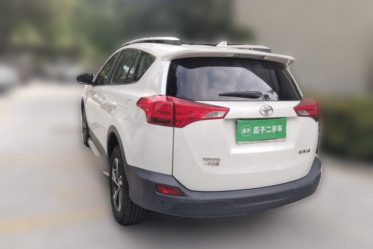 Used Toyota RAV4 2015 2.0L CVT Two-Wheel Drive Fashion Edition Rear Left 45 Deg