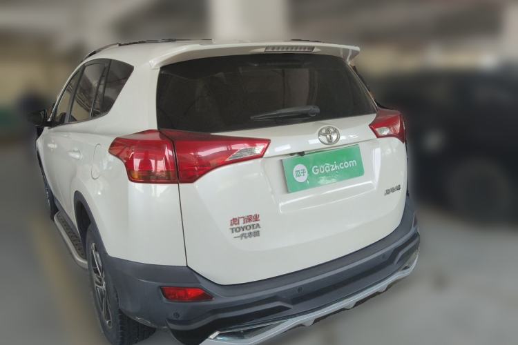 Used Toyota RAV4 2015 2.0L CVT Two-Wheel Drive Fashion Edition Rear Left 45 Deg