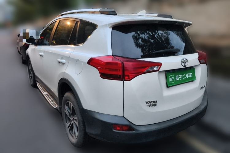 Used Toyota RAV4 2015 2.0L CVT Two-Wheel Drive Fashion Edition Rear Left 45 Deg