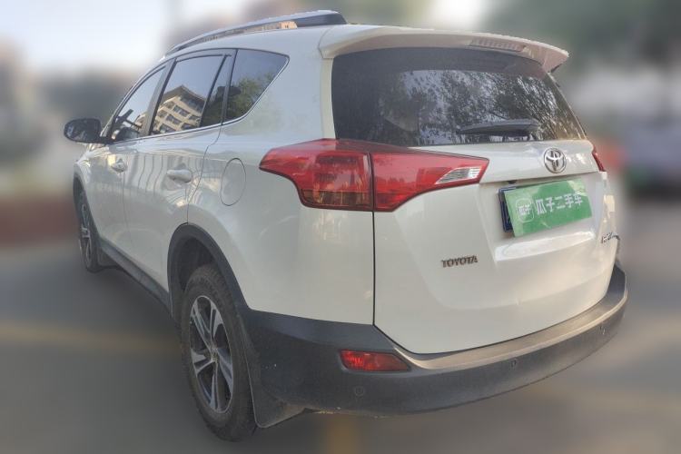Used Toyota RAV4 2015 2.0L CVT Two-Wheel Drive Fashion Edition Rear Left 45 Deg