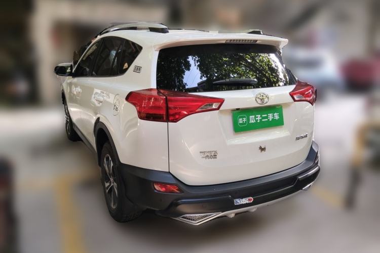 Used Toyota RAV4 2015 2.0L CVT Two-Wheel Drive Fashion Edition Rear Left 45 Deg