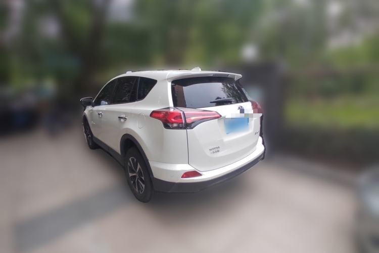 Used Toyota RAV4 2015 2.0L CVT Two-Wheel Drive Fashion Edition Rear Left 45 Deg