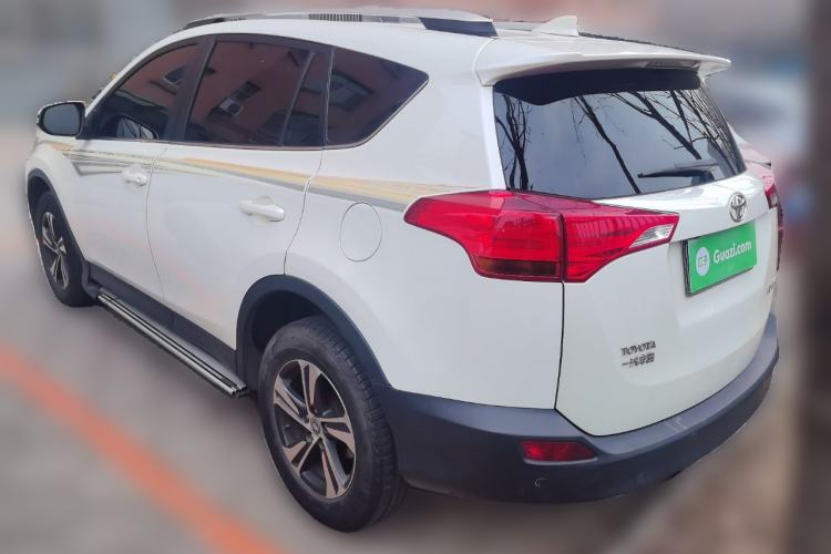 Used Toyota RAV4 2015 2.0L CVT Two-Wheel Drive Fashion Edition Rear Left 45 Deg