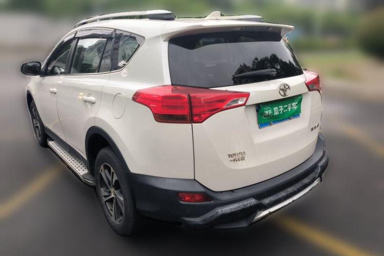 Used Toyota RAV4 2015 2.0L CVT Two-Wheel Drive Fashion Edition Rear Left 45 Deg