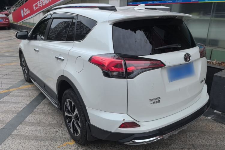 Used Toyota RAV4 2015 2.0L CVT Two-Wheel Drive Fashion Edition Rear Left 45 Deg