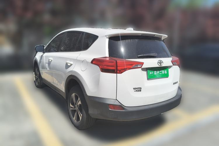 Used Toyota RAV4 2015 2.0L CVT Two-Wheel Drive Fashion Edition Rear Left 45 Deg