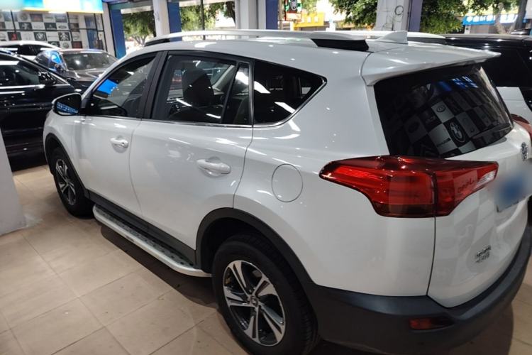 Used Toyota RAV4 2015 2.0L CVT Two-Wheel Drive Fashion Edition Rear Left 45 Deg