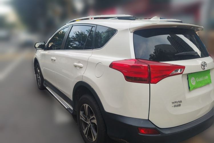 Used Toyota RAV4 2015 2.0L CVT Two-Wheel Drive Fashion Edition Rear Left 45 Deg