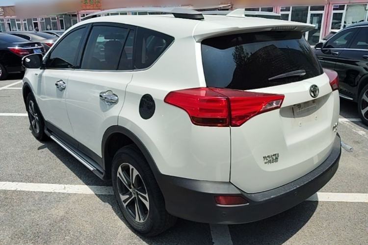Used Toyota RAV4 2015 2.0L CVT Two-Wheel Drive Fashion Edition Rear Left 45 Deg