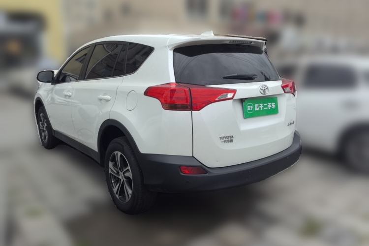 Used Toyota RAV4 2015 2.0L CVT Two-Wheel Drive Fashion Edition Rear Left 45 Deg