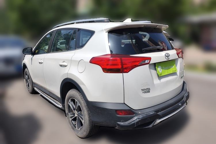Used Toyota RAV4 2015 2.0L CVT Two-Wheel Drive Fashion Edition Rear Left 45 Deg