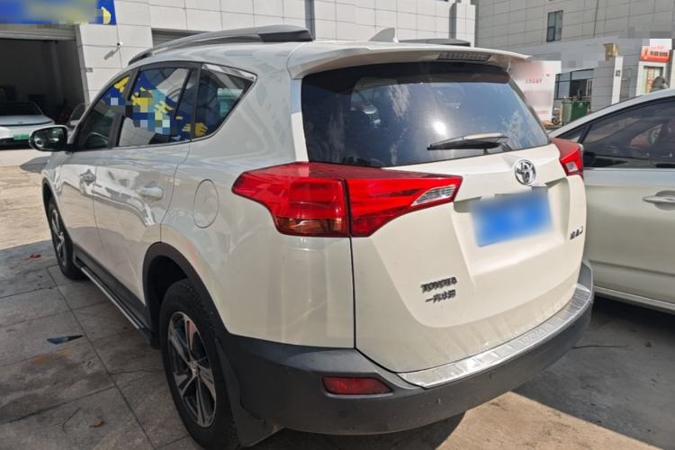 Used Toyota RAV4 2015 2.0L CVT Two-Wheel Drive Fashion Edition Rear Left 45 Deg