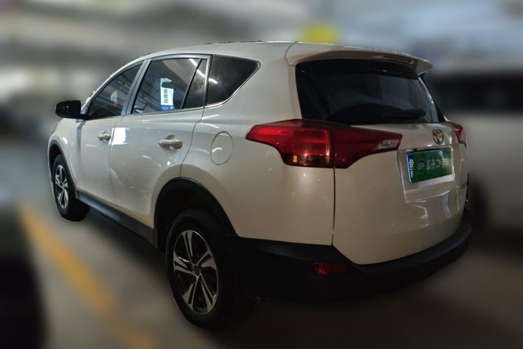 Used Toyota RAV4 2015 2.0L CVT Two-Wheel Drive Fashion Edition Rear Left 45 Deg