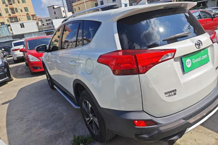 Used Toyota RAV4 2015 2.0L CVT Two-Wheel Drive Fashion Edition Rear Left 45 Deg