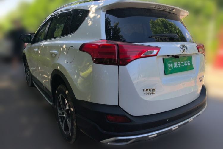 Used Toyota RAV4 2015 2.0L CVT Two-Wheel Drive Fashion Edition Rear Left 45 Deg