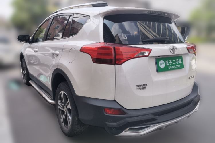 Used Toyota RAV4 2015 2.0L CVT Two-Wheel Drive Fashion Edition Rear Left 45 Deg