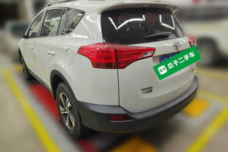 Used Toyota RAV4 2015 2.0L CVT Two-Wheel Drive Fashion Edition Rear Left 45 Deg